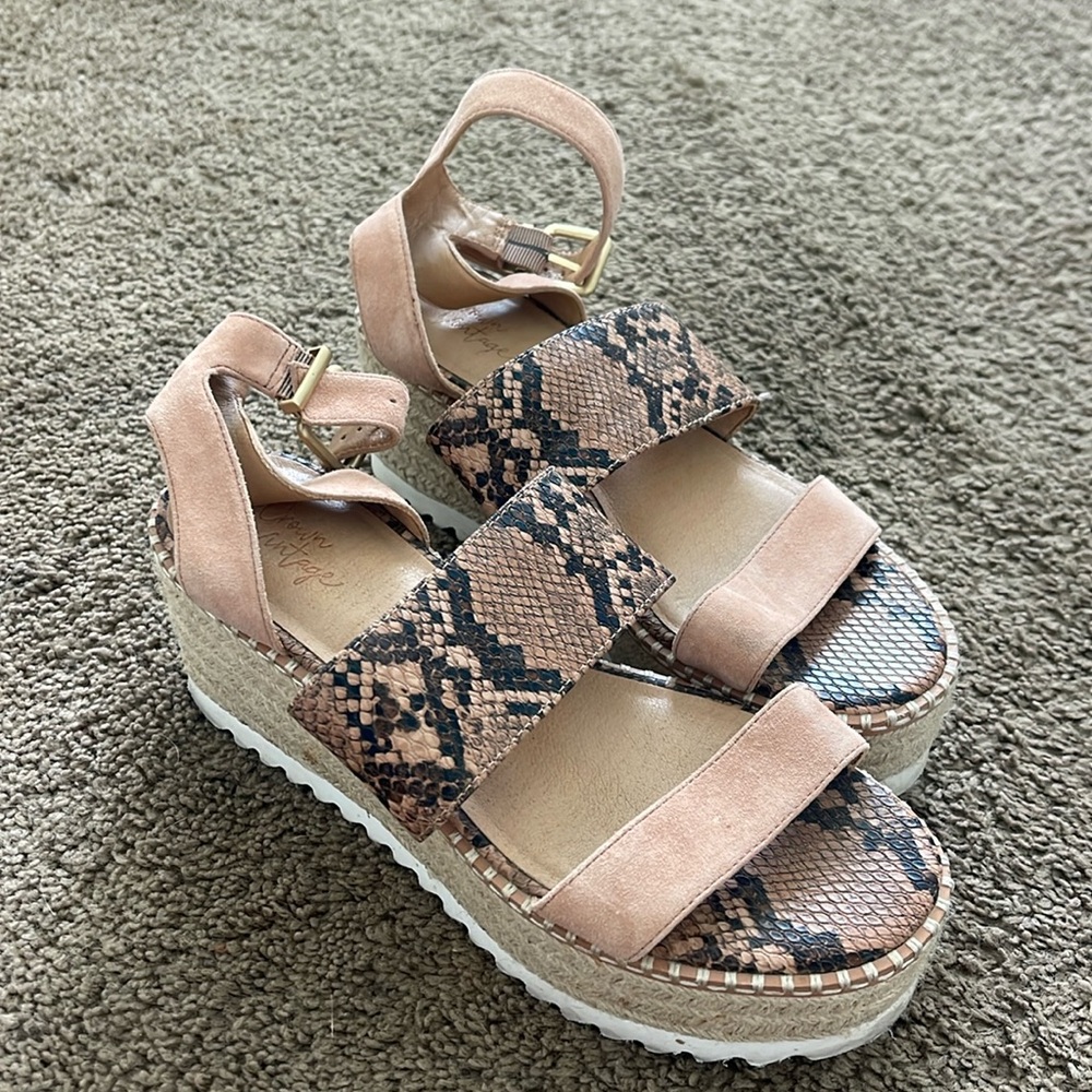 Crown Vintage snakeskin wedges